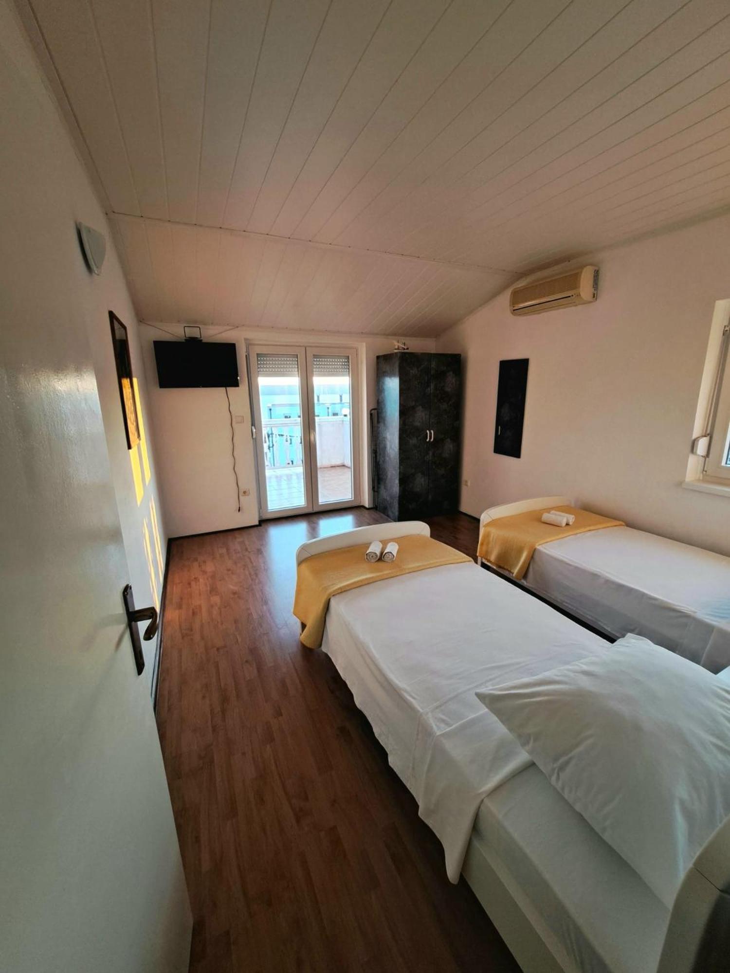 Apartments Maruna Maslenica Εξωτερικό φωτογραφία